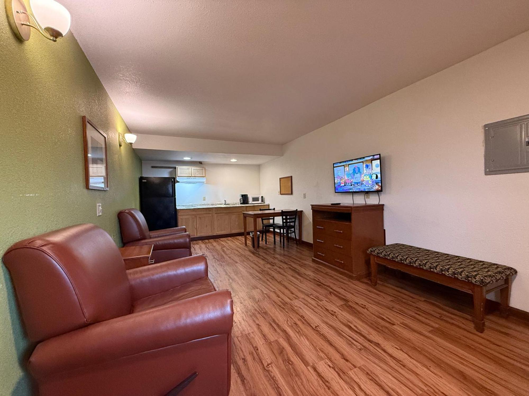 Relax Inn & Suites マトゥーン  エクステリア 写真